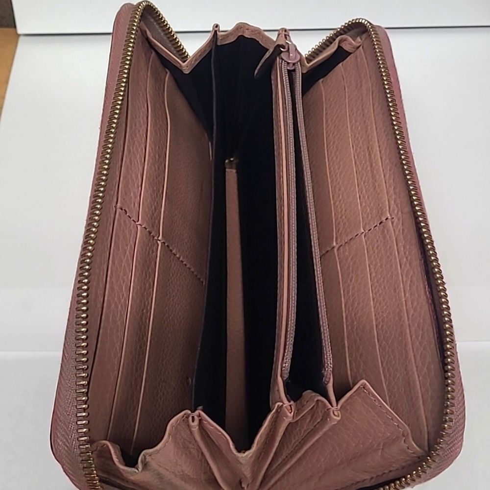 Authentic Gucci Wallet - Picture 5 of 12